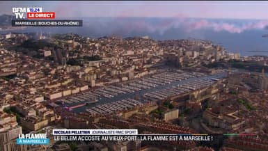 Marseille: Florent Manaudou s'empare de la flamme olympique à bord du Belem dans le Vieux-Port