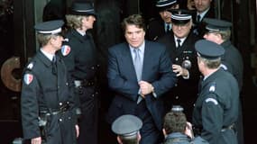 Bernard Tapie quittant le tribunal de Valenciennes le 16 mars 1995
