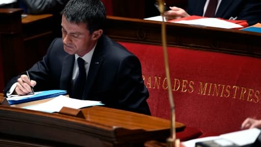 Le Premier ministre Manuel Valls à l'Assemblée Nationale, le 2 décembre 2015