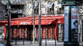 Un restaurant fermé sur les Champs-Elysées, le 12 novembre 2020 à Paris pendant le deuxième confinement en France