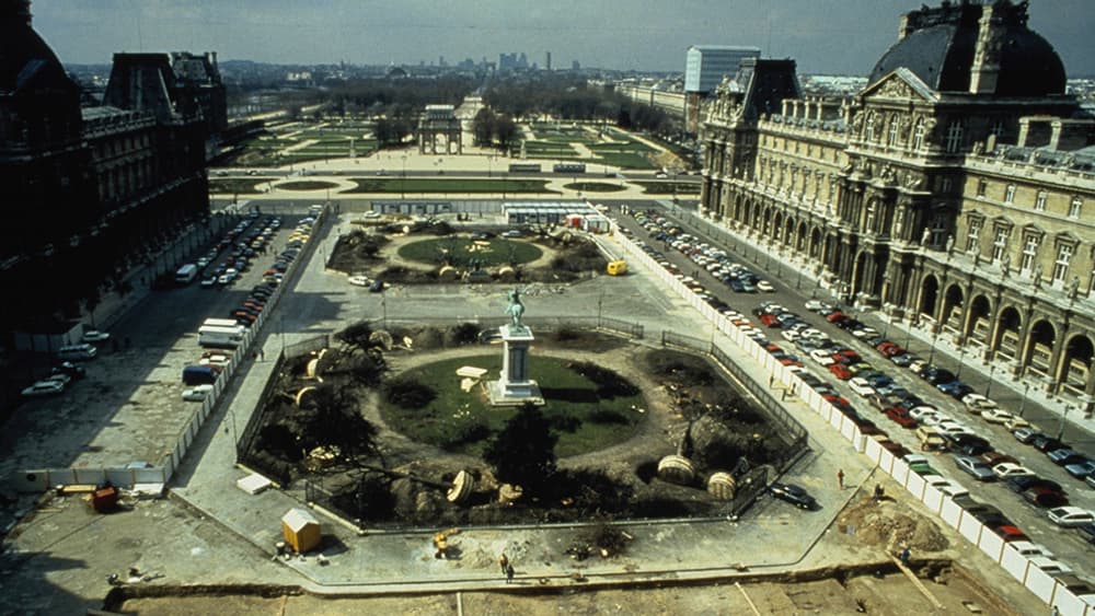 5--Cour-Napoléon-avant-travaux-1984-©-Musée-du-Louvre-(fonds-EPGL)TT.jpg 5--Cour-Napoléon-avant-travaux-1984-©-Musée-du-Louvre-(fonds-EPGL)TT.jpg