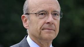 Alain Juppé a déclaré mercredi qu'il se présenterait à l'élection présidentielle de 2012 en France si Nicolas Sarkozy n'était pas candidat. /Photo prise le 10 mai 2011/REUTERS/Eric Feferberg/Pool