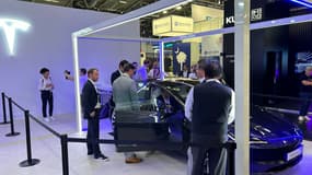 La Tesla Model 3 "améliorée" sur le stand Tesla du salon de Munich 2023.