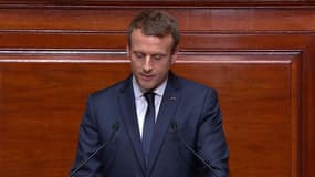 Emmanuel Macron propose de réduire d'un tiers le nombre de parlementaires 