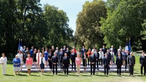 Photo de famille du gouvernement dans les jardins du palais de l'Elysée, 29 juillet 2020 avant le conseil des ministres 