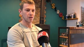 Jason, qui a acheté des skis d'occasion
