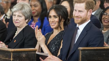 De gauche à droite: Theresa May, Meghan Markle et le Prince Harry, le 23 avril 2018 à Londres.