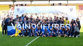 Les féminines du Paris FC soulèvent la Coupe de France, le 3 mai 2025.