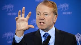 John Chambers, de passage à Paris mi-février 2015, s'est engagé à investir 100 millions de dollars dans des start-up françaises. 