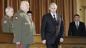 Le chef d’état-major russe Iouri Balouevski et le président russe Vladimir Poutine en 2007.