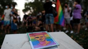 Portrait de Samuel Luiz, présenté lors d'une manifestation pour lutter contre la haine anti LGBTI le 9 juillet 2021 à Barcelone