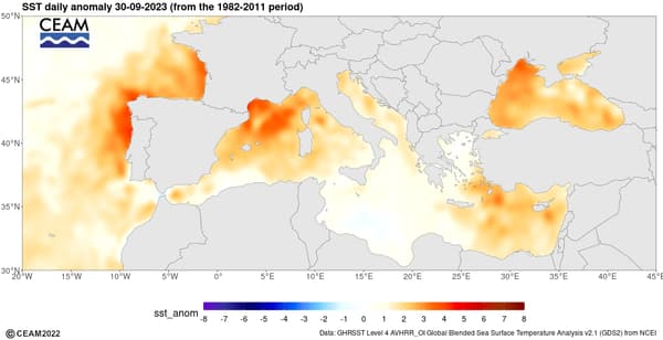 Carte indiquant les écarts de température des eaux en surface en Méditerranée en date du 30 septembre 2023, comparé à la période 1982-2011