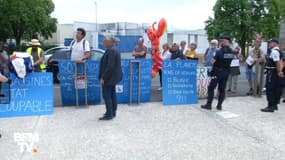 François de Rugy accueilli par un homard géant à la préfecture de Niort