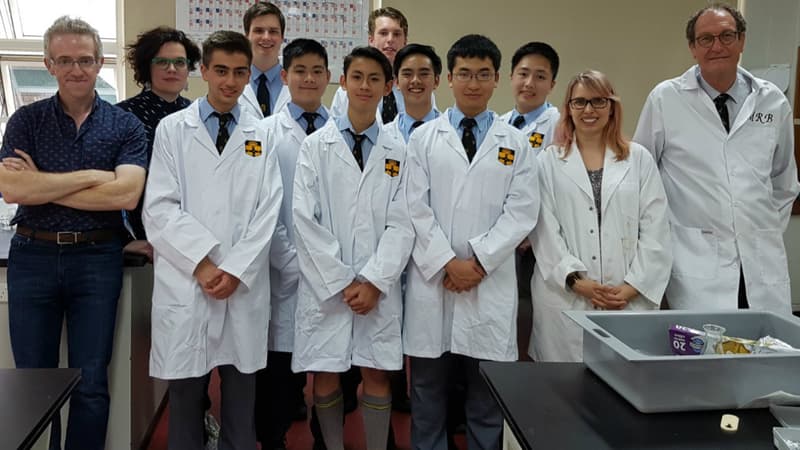 Des élèves d'un lycée de Sydney ont synthétisé la pyriméthamine, principe actif du Daraprim.