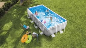 Cette piscine Intex voit son prix couler : profitez du prix rafraîchissant !