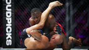 Le combattant français Taylor Lapilus a battu le Suédois Ali Taleb à Bruxelles pour ses débuts au PFL, 5 juillet 2025