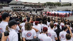 Des volontaires du SNU au défilé du 14 Juillet sur les Champs-Elysées à Paris, le 14 juillet 2019 