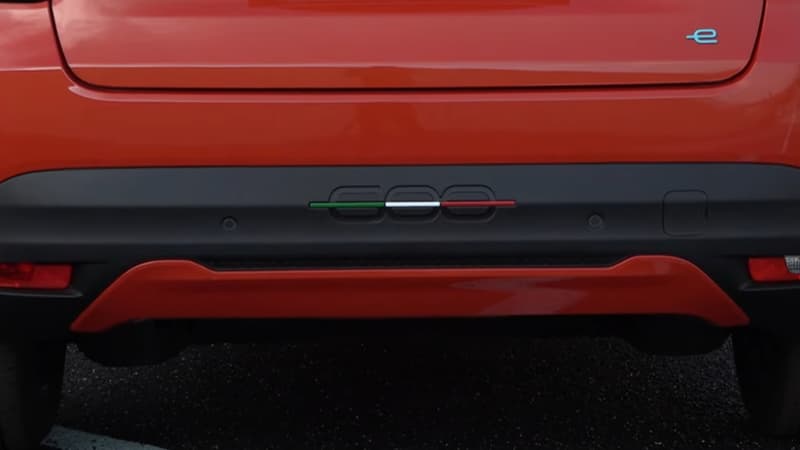 A l'origine, la Fiat 600, produite en Pologne, avait son numéro traversé par un drapeau italien. 