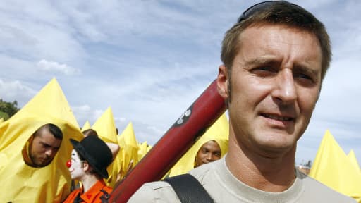 Pascal Husting, ancien directeur de Greenpeace France se rendait au travail en avion.