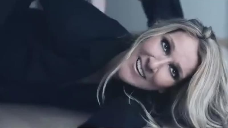 Céline Dion dans un spot publicitaire. 