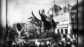 En 1924, l'édition du Carnaval de Nice s'était déroulée fin février sur le thème des Mille et Une Nuits.