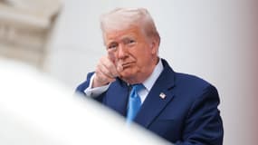 Donald Trump lors du Memorial Day à l'amphithéâtre du cimetière national d'Arlington, le 26 mai 2025 à Arlington, en Virginie.