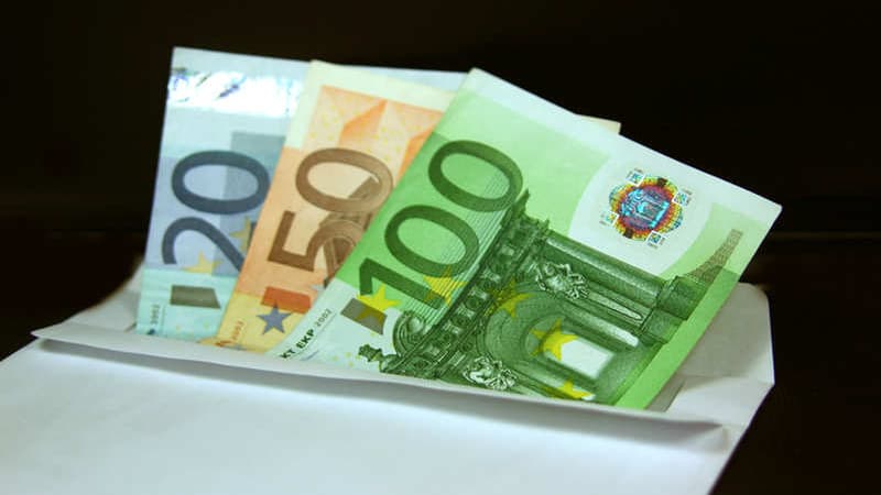La précieuse enveloppe, qui devait servir à soutenir financièrement la mère de famille, a été dérobée. (photo d'illustration)