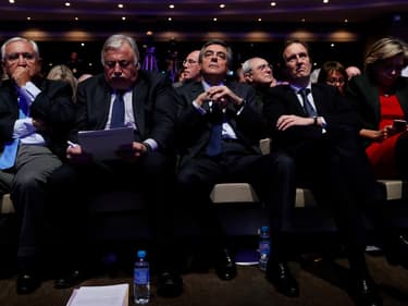 François Fillon et ses proches lors du Conseil national du parti "Les Républicains".
