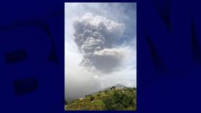 Le volcan La Soufrière en éruption sur l'île de Saint-Vincent, le 9 avril 2021