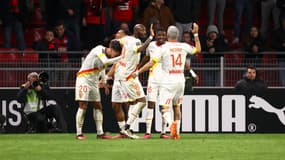 Les joueurs de Lens célèbrent la victoire face à Rennes, le 1er avril 2023.