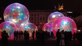 L'œuvre Evanescent sur la place Bellecour.
