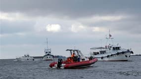 Les corps d'une centaine de personnes sont toujours bloqués dans l'épave du Bulgaria, bateau de croisière qui a fait naufrage sur la Volga dimanche, selon les plongeurs qui ont fouillé le fleuve russe et ont remonté douze corps lundi. /Photo prise le 11 j