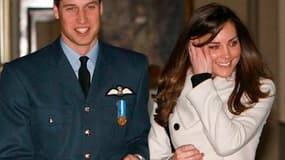 Le prince William, fils aîné du prince Charles et de feu Diana, épousera l'an prochain sa fiancée Kate Middleton. /Photo d'archives/REUTERS/Michael Dunlea/Pool