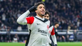 Omar Marmoush célèbre un but avec Francfort en Bundesliga, le 16 janvier 2024