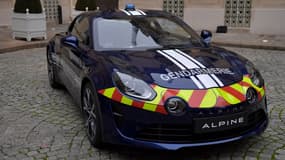 Une des nouvelles Alpine de la gendarmerie.