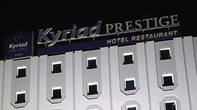 La façade de l'hôtel Kyriad Prestige au Blanc-Mesnil, en Seine-Saint-Denis, mercredi soir.
