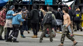 Des participants à une rave party à Pluguffan, près de Quimper, le 30 mars 2024. 