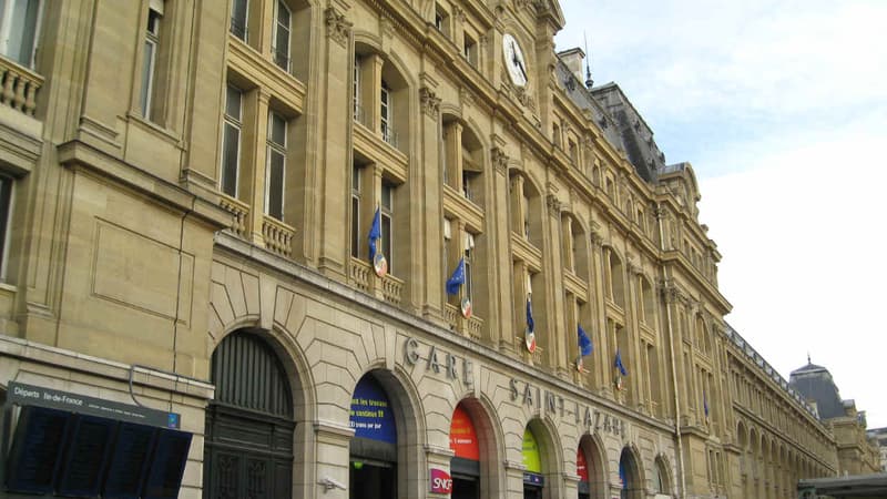 La gare Saint-Lazare, près du centre de Paris. 