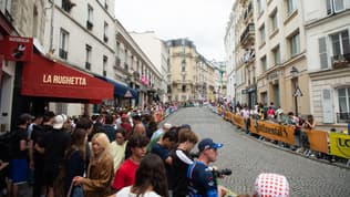 Une rue de Montmartre avant le passage du Tour de France le 27 juillet 2025