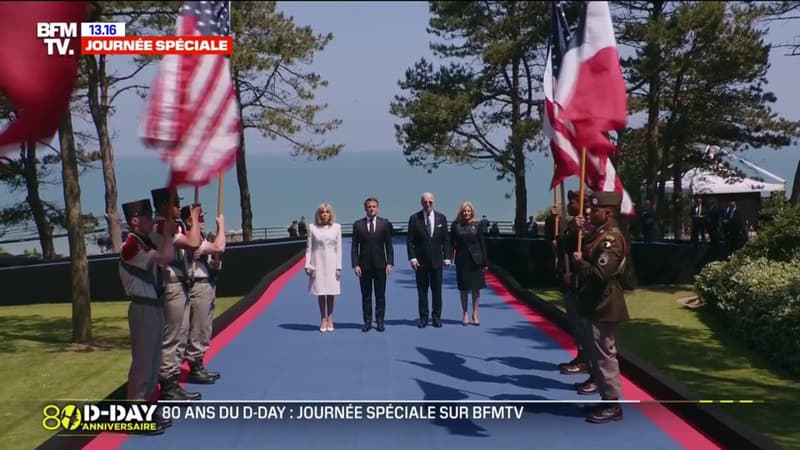 Emmanuel Macron et Joe Biden arrivent, accompagnés de leurs épouses, Brigitte Macron et Jill Biden, pour la cérémonie franco-américaine au cimetière américain de Colleville-sur-Mer