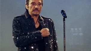 Pour la première fois depuis son hospitalisation à Los Angeles, Johnny Hallyday confirme son intention de reprendre la scène et sa route de "vagabond du rock" après être "revenu lentement à la vie." /Photo d'archives/REUTERS/Philippe Wojazer