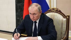 Vladimir Poutine en conseil des ministres le 10 mars 2022