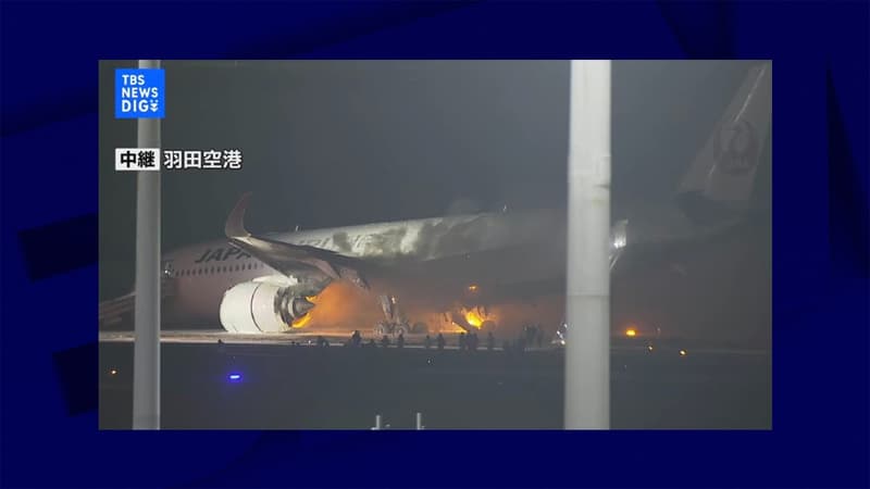 Japon: un avion de ligne prend feu sur la piste de l'aéroport de Tokyo-Haneda