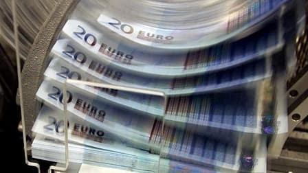 L'accord qui pourrait être signé mercredi par les pays européens prévoira que les banques du continent seront recapitalisées à hauteur de 100 milliards d'euros, selon le ministre français de l'Economie, François Baroin. /Photo d'archives/REUTERS/Thierry R