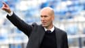 Zinedine Zidane sur le banc du Real Madrid en mai 2021