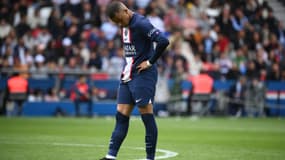 Kylian Mbappé tête basse avec le PSG, 30 avril 2023