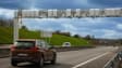 Une barrière de péage sur une autoroute à flux libre.