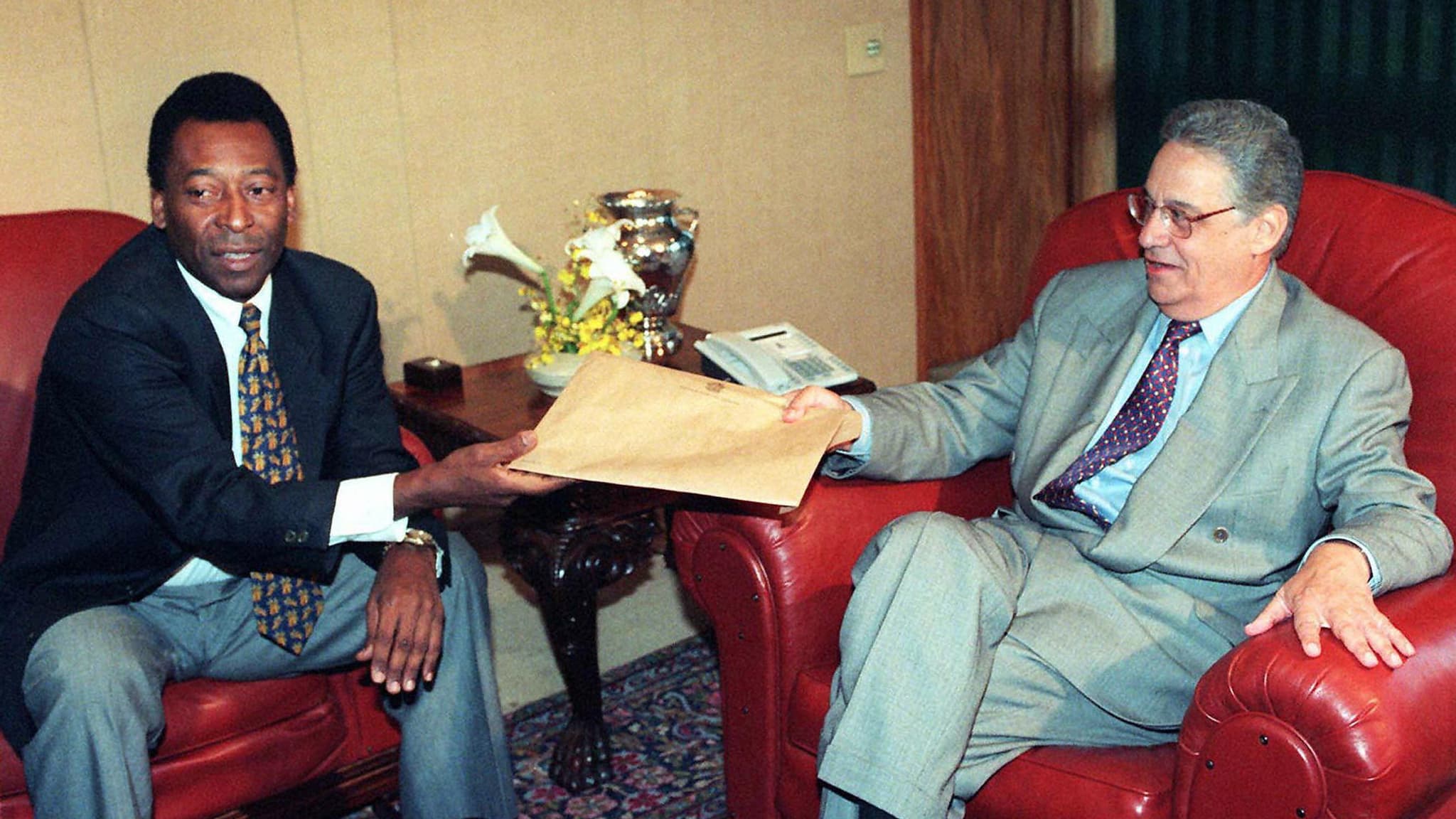 Pelé en 1995 avec Fernando Henrique Cardoso Pelé en 1995 avec Fernando Henrique Cardoso