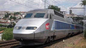 Un piéton a été tué par un TGV , mardi 26 novembre 2013, près de Poitiers. (Photo d'illustration)