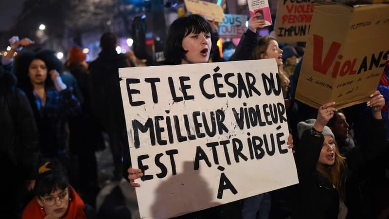 Une marche nocturne féministe a réuni des milliers de personnes samedi soir à Paris